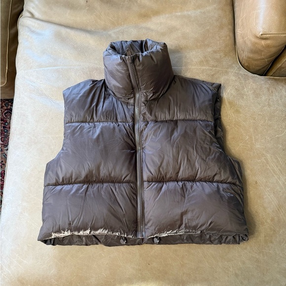 NWOT Women's Winter Crop Vest Lightweight Sleeveless Warm Outerwear Puffer Large - Picture 2 of 6
